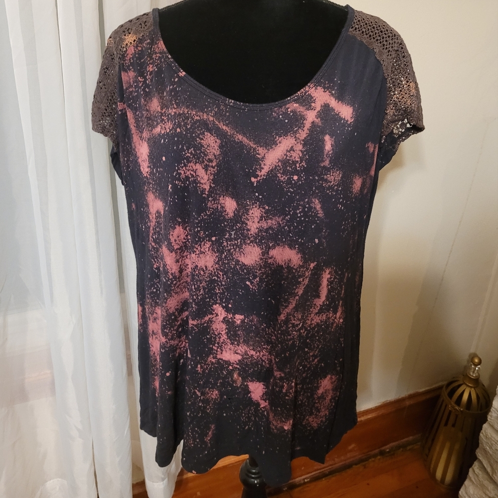 🍒5for$10 Degreed bleach splattered top. Sz XL